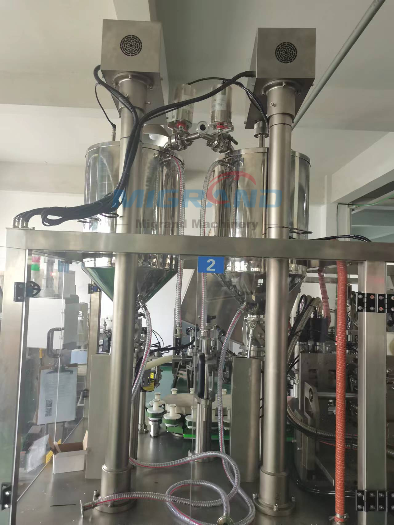 GD-150A Hopper with heating and mixing-1 Trémie GD-150A avec chauffage et mélange-1