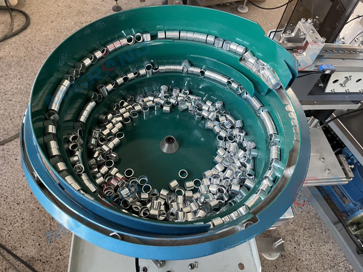 Perfume bottle middle cover vibrating feeder Couvre centrale de la bouteille de parfum Faisseur vibrante