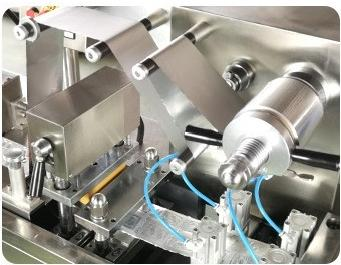 Aluminum foil installation station Station d'installation de papier d'aluminium