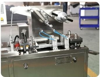 Plastic film installation station Station de pose de films plastiques