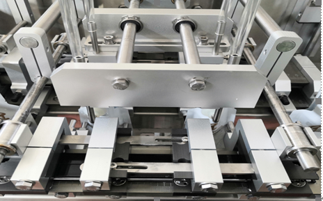 Aide &agrave; l'ouverture des sacs