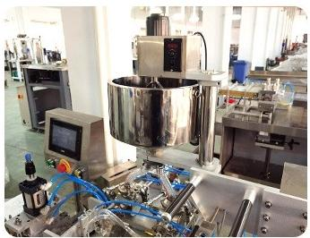 Double-layer heat-preservation stirring device Dispositif d'agitation à double couche de conservation de la chaleur