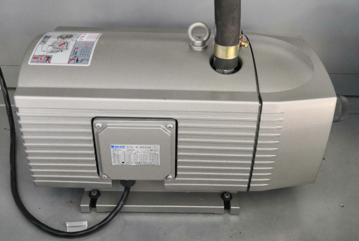 La pompe &agrave; vide allemande Beck fournit un vide stable et puissant.