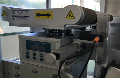 Syst&egrave;me de correction de film pour machine de formage de sacs